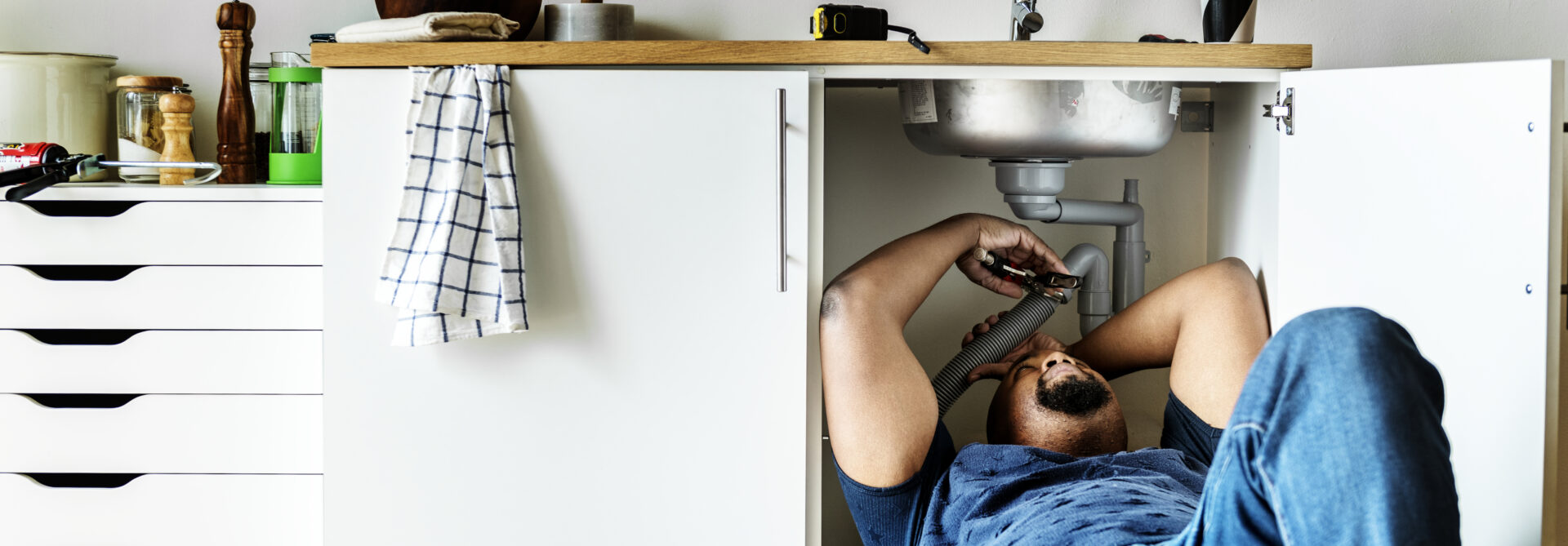 Plumber man fixing kitchen sink